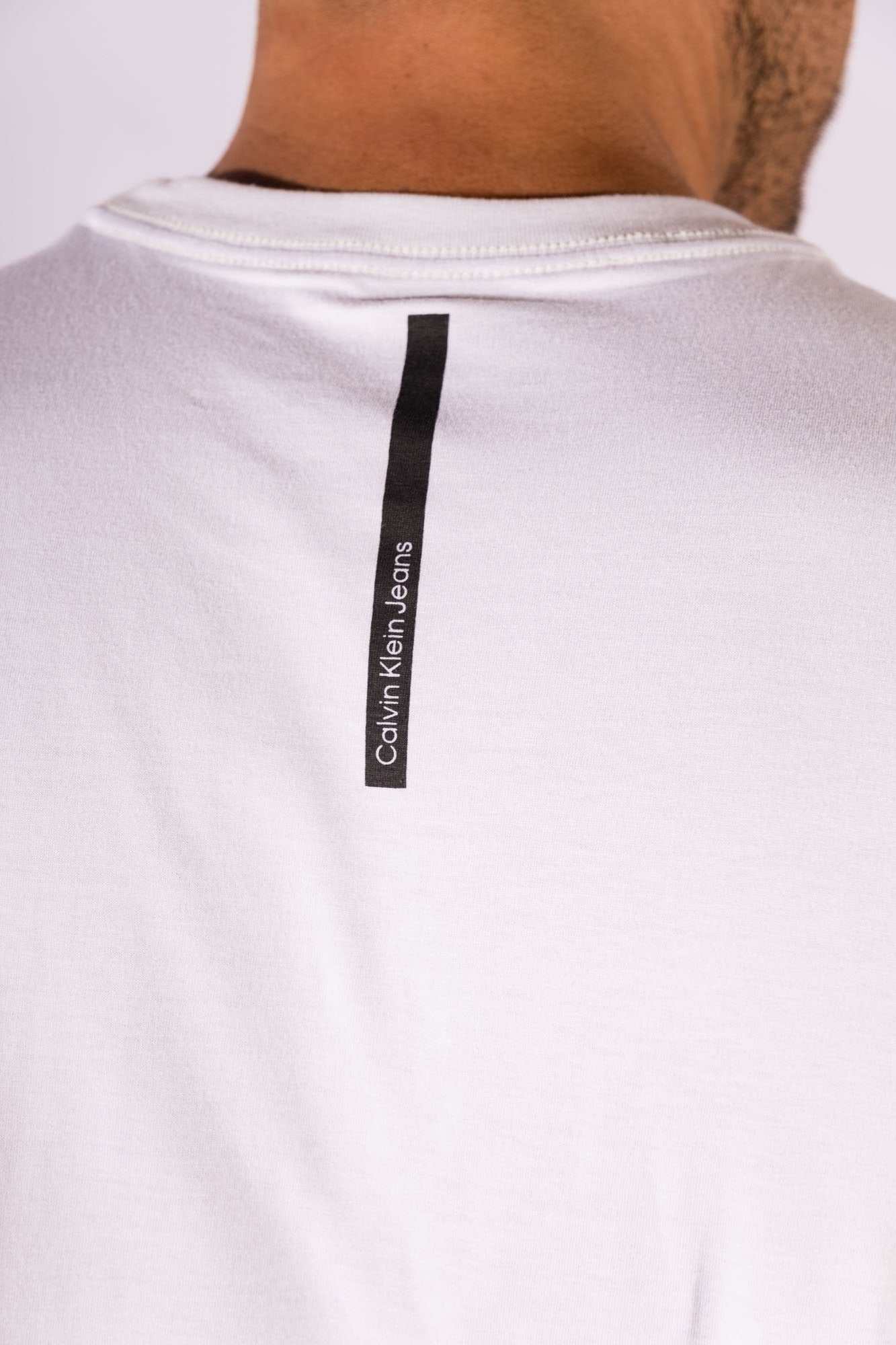 Camiseta MC Embossed Branca Calvin Klein