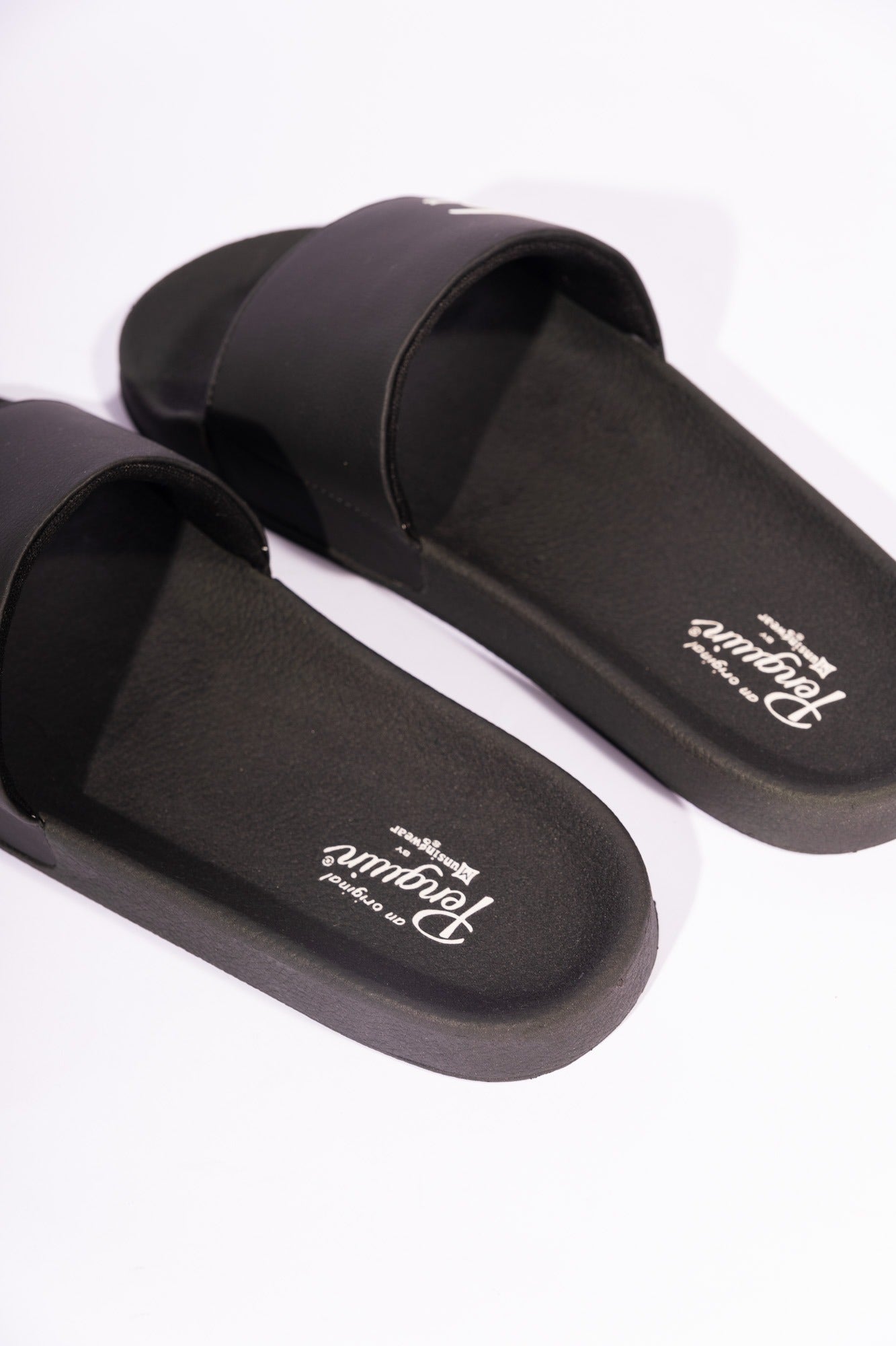 Chinelo Slide Penguin Preto