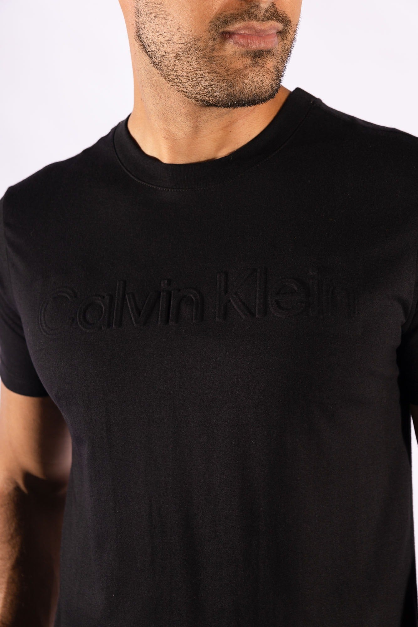 Camiseta MC Logo Embossing Calvin Klein