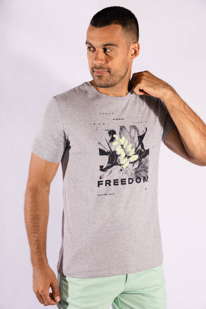 Camiseta Freedom Cinza Claro Calvin Klein