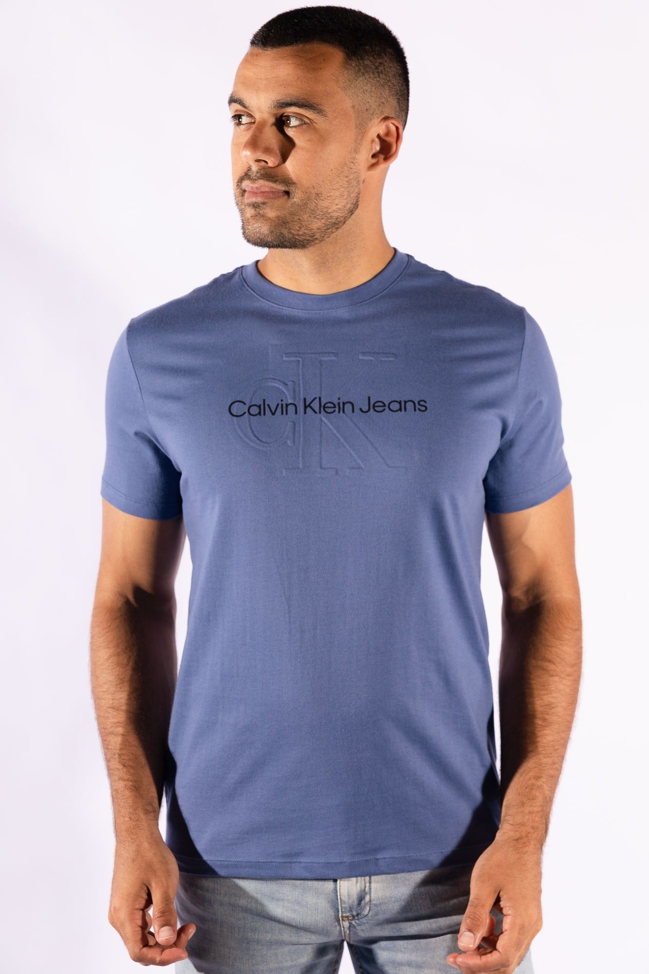 Camiseta MC Embossed Azul Médio Calvin Klein