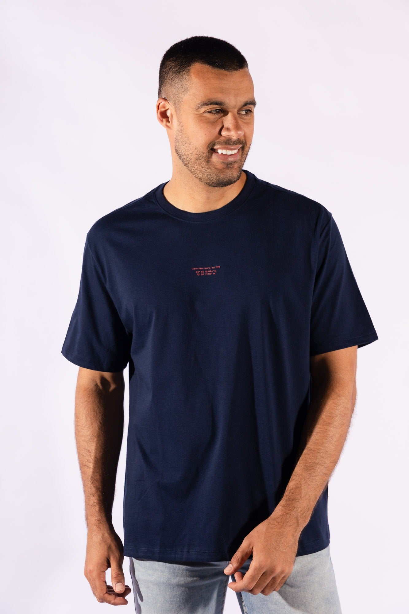 Camiseta MC Over Location Azul Marinho Calvin Klein