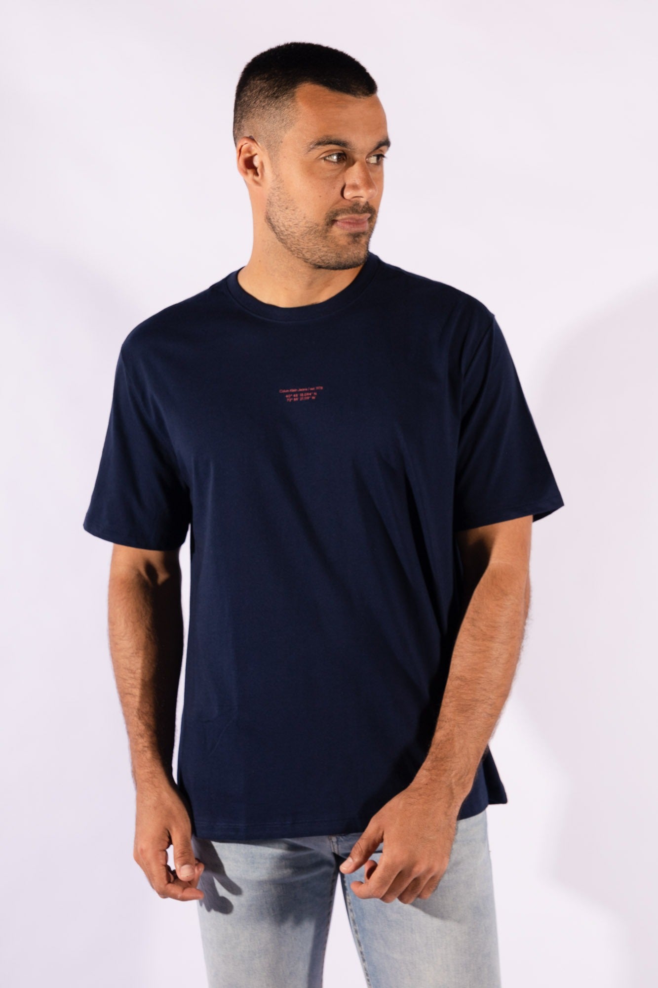 Camiseta MC Over Location Azul Marinho Calvin Klein